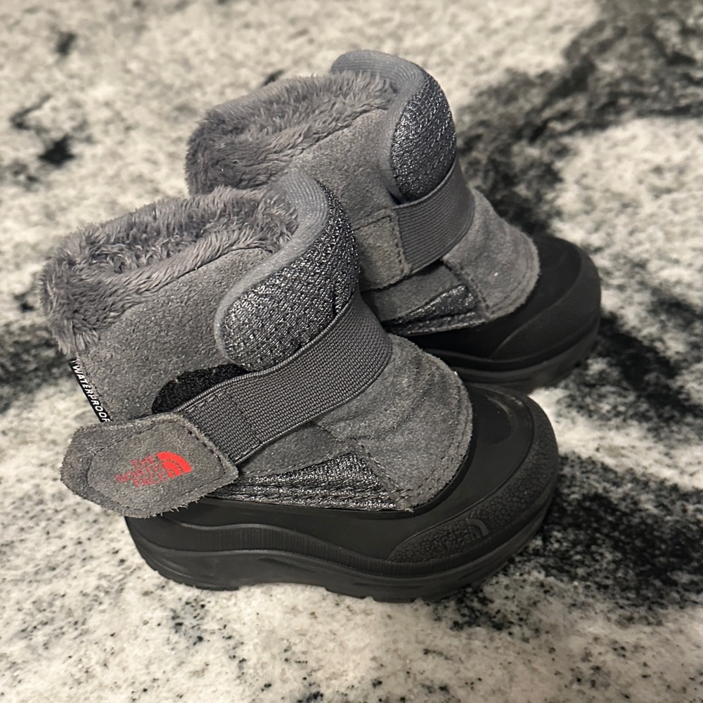 The North Face Baby Toddler size 5 black and‎ gray winter waterproof boots